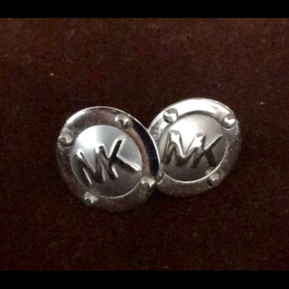 Michael KORS SOLID SILVER TONE ROUND DESIGNER LOGO STUDS - Picture 2 of 5